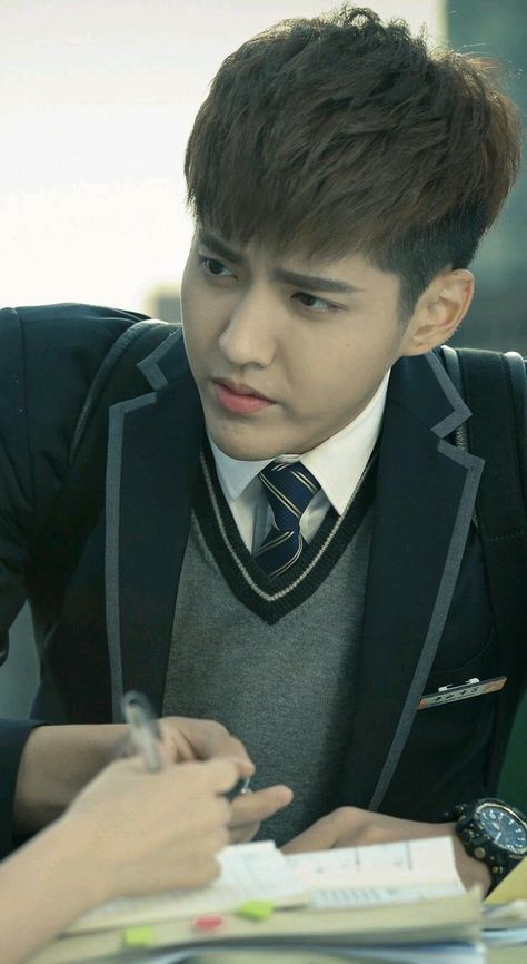 Kris Wu Never gone Chinese movie Kris Wu Cute, Kris Wu Movies, Kim Sae Ron, Haircuts For Balding Men, Exo Ot9, Kris Exo, Tao Exo, Exo Songs, Wu Yi Fan