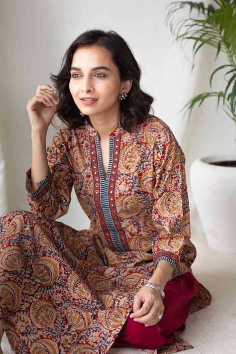 Kurta With Border Designs, Kalamkari Dresses Kurti, Kalamkari Kurta Designs, Kalamkari Kurti, Kalamkari Kurta, Kurta Embroidery, Collar Kurti, Kalamkari Dresses, New Kurti Designs