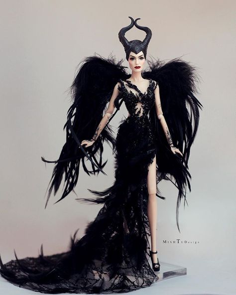 M I N H T U D e s i g n στο Instagram: "Maleficent Doll Repaint & Outfit by Minh Tu www.etsy.com/shop/MinhTuDesign #fashiondoll #dollfashion #fashiondolls #fashiondollphotography…" Maleficent Doll, Maleficent Dress, Fashion Dolls Photography, Fashion Illustration Sketches Dresses, Sketches Dresses, Fashion Illustration Sketches, Fashion Royalty Dolls, Most Beautiful Dresses, Princess Dolls