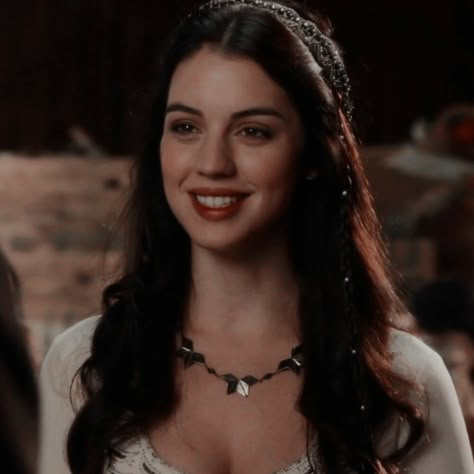 Queen Mary Reign, Adeline Kane, Mary Reign, Astoria Greengrass, Marie Stuart, Reign Mary, Reign Fashion, Reign Dresses, Queen Aesthetic