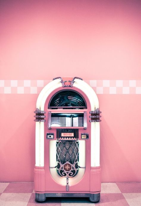 50s Moodboard, Jukebox Illustration, Jukebox Aesthetic, 50s Aesthetic Wallpaper, 50s Graphics, Pink Retro Aesthetic, Coquette 60s, 50s Photoshoot, 50s Wallpaper