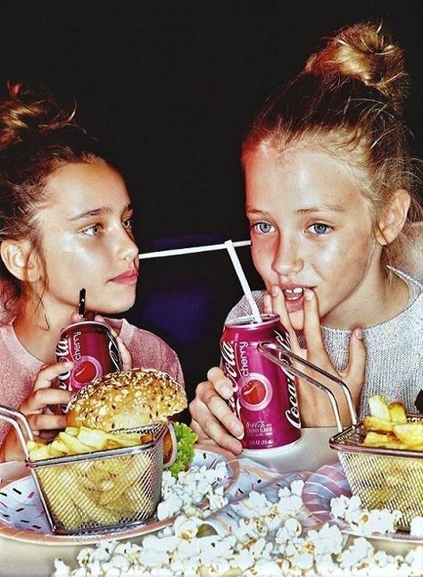 Cherry Coke, Pop Corn, Burgers & Fries Vogue Kids, Cherry Coke, Children Fashion, Fashion 101, Inspiration For Kids, Family Kids, Kids Fashion Girl, Kids Pictures