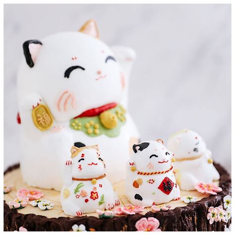 Japanese Inspired Cake, Cat Cake Aesthetic Korean, Japanese Lucky Cat Wallpaper, Lucky Cat Decor, Lucky Cat Jewelry, Lucky Japanese Cat, Japanese Cake, Birthday 2023, Neko Cat