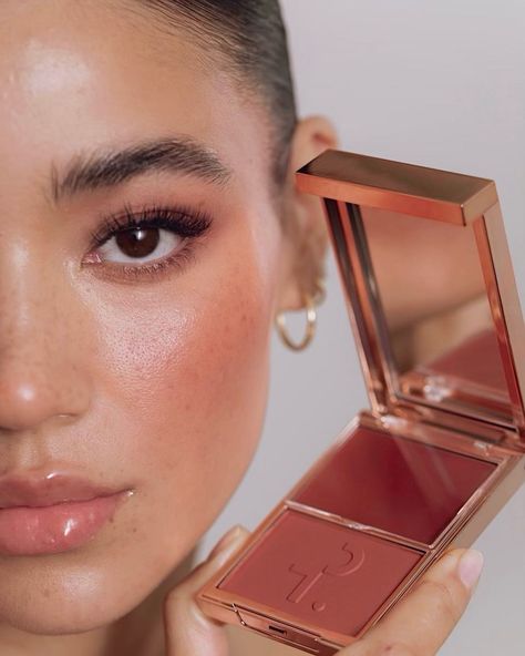 Patrick Ta Beauty on Instagram: “Tashi wears She’s Baked 🤎 A tanned mauve shade that leaves your skin with a beautiful, sun-kissed finish ✨ Shop our range of Double-Take…” Patrick Ta Aesthetic, Patrick Ta Blush Shes Blushing, Patrick Makeup, Makeup Photoshoot Ideas, Patrick Ta Blush, Patrick Ta Makeup, Cakey Makeup, Makeup Photoshoot, Makeup Ads