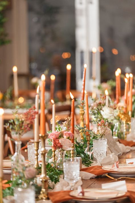 Fall Wedding Romantic, Extra Details For Wedding, Friends Inspired Wedding, Florals For Ceremony, Less Is More Wedding Decor, Chic Fall Wedding Decor, Autumn Tablescapes Wedding, Wedding Decor Neutral Colors, Table Decor Fall Wedding