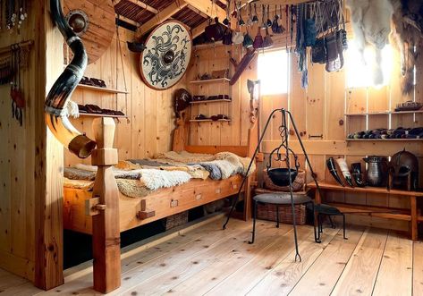 Who wouldn't want this Viking themed room?⚔️ 📷 japan_viking_association #vikings #viking #norse #ragnar #odin #pagan #vikingstyle #valhalla #ragnarlothbrok #norsemythology #thor #bedroom #bedroomdecor Viking Bedroom Ideas, Viking Interior Design, Viking Decor Interior Design, Viking House Interiors, Viking Bedroom, Viking Hall, Medieval Bedroom, Viking Home Decor, Viking House