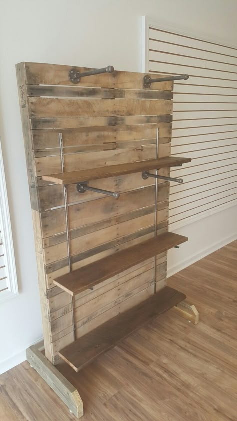 Retail Display Racks Pallet Wall Display Retail, Clothing Rack Store Display, Retail Display Wall Ideas, Retail Boho Store Displays, Diy Store Shelving Display, Boutique Clothing Displays Small Spaces, Vender Booth Set Up Ideas, Rustic Clothing Display, Pallet Retail Display