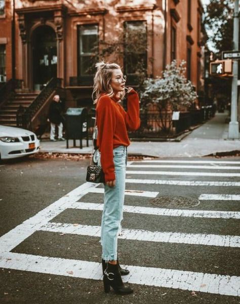 Whole outfit is ✔️✔️ *vegan leather obvs Looks Pinterest, Mode Boho, Outfit Trends, Trik Fotografi, Red Sweater, Mode Inspo, 가을 패션, Outfits Casual, Inspiration Mode