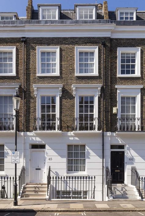 British Apartment Exterior, French Apartment Exterior, British Houses Interior, British House Exterior, Chelsea House London, London House Exterior, Victorian House Exterior, Victorian House London, Townhouse Inspiration