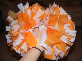 Cheerleading Diy, Cheerleading Pom Poms, Diy Tablecloth, Cheer Pom Poms, Diy Pom Poms, Pom Pon, Pom Pom Girl, Diy Pom Pom, How To Make A Pom Pom