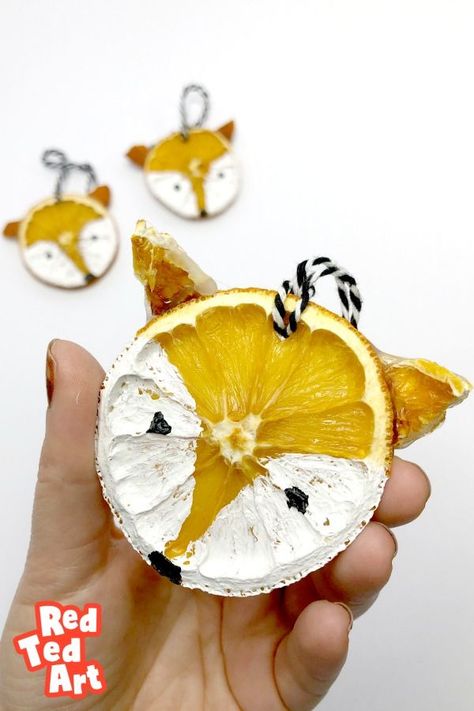 Red Ted Art's Dried Orange Slices Fox Ornaments - learn tricks to keep oranges bright! Learn how to dry orange slices and turn them into these fantastic orange slice foxes! Gorgeous. Make Dried Orange Slices, Toddler Ornaments, Easy Kids Crafts, Orange Ornaments, Orange Craft, Red Ted Art, Fruit Ornaments, Fox Crafts, Fox Ornaments