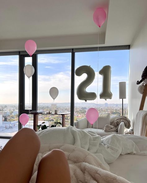 ☁️🍬 a 𝒷𝓊𝓈𝓎, 𝓎𝑒𝓉 𝓅𝓇𝑒𝓉𝓉𝓎 birthday babe!! 🌸🎂 Busy Yet Pretty, Jadyn Hailey, Aries Baby, Birthday Babe, 22nd Birthday, 14th Birthday, Pink Room, Birthday Photoshoot, Sweet Sixteen