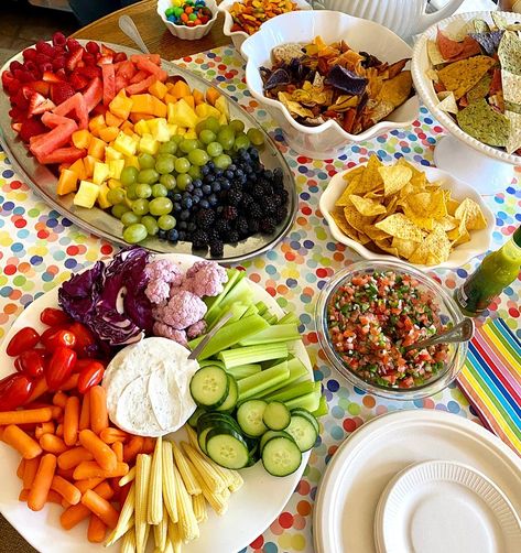 Rainbow Themed Food Ideas, Colorful Party Snacks, Colorful Birthday Party Food, Colorful Party Food Ideas, Hen Party Snacks, Rainbow Birthday Snacks, Colourful Party Food, Two Year Old Party Food, Rainbow Snack Ideas