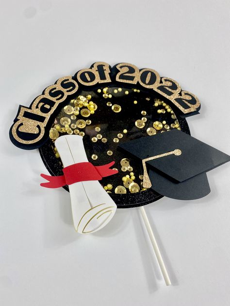 Graduation Cricut Cake Topper Shaker (With Free SVG Files) Diy Graduation Cake Toppers, Diy Graduation Cake, Graduation Centerpieces Diy, Cricut Cake Topper, Symbols Drawing, Farewell Decorations, Simple Cake Topper, Shaker Cake Topper, Cricut Cake