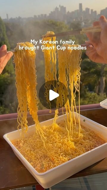 Jules 주연 🇰🇷🇦🇺 on Instagram: "Korean giant cup noodles 😮‍💨😋👍🏽 Do you think you can finish this? #jumbodosirak #koreanramyun #koreanfood" Instagram Korean, Cup Noodles, January 26, Korean Food, Noodles, You Think, Thinking Of You, Audio, Canning