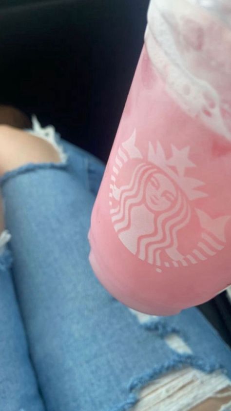 Starbucks Drinks Pictures, Starbucks Drink Aesthetic, Starbucks Pictures, Starbucks Aesthetic, Cold Starbucks Drinks, Latina Outfits, Smoothie Drink Recipes, Pink Lifestyle, Starbucks Drinks Recipes