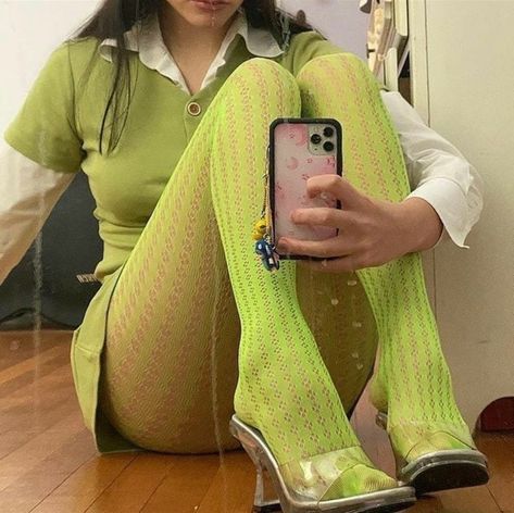 Funky Tights, Green Tights, Mode Inspo, On The Floor, Mode Vintage, Looks Style, Mode Inspiration, Looks Vintage, Fashion Killa