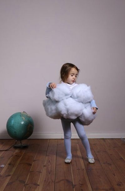 Transformez votre enfant en un joli nuage tout doux :) Costumes Faciles, Cloud Costume, Diy Kostüm, Hallowen Costume, Diy Halloween Costume, Easy Halloween Costumes, Creative Halloween Costumes, Cute Costumes, Cool Halloween Costumes