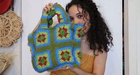 This is a granny square bag tutorial. Learn how to make a purse out of an old granny square blanket with this easy step-by-step tutorial. Linen Projects, Diy Granny Square Bag, Make A Purse, Upcycled Sewing, Quarter Inch Seam, Old Granny, Sew Simple, Granny Square Bag, How To Make Purses