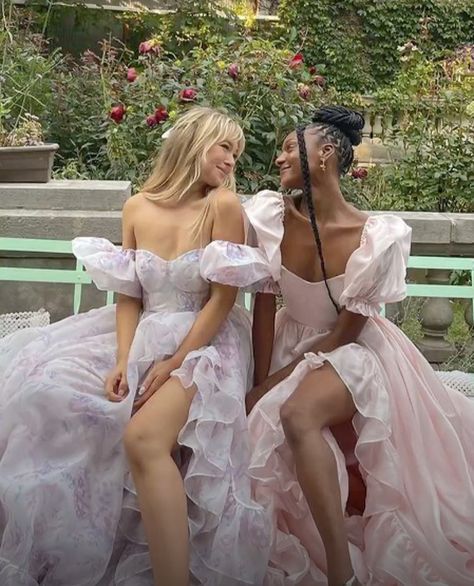 Matching Dresses For Friends, Poofy Dress, Dreamy Gowns, Fashion Kpop, Fairy Dresses, Friends Aesthetic, Dress Picture, Fancy Outfits, Outfits Fashion