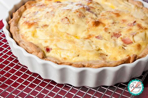 Julia Child's Quiche Lorraine | The Foodies' Kitchen French Chicken Recipes, Onion Quiche, Quiche Lorraine Recipe, Julia Child Recipes, Breakfast Quiche, Carb Meals, French Cooking, Quiche Recipes, Cooking Ingredients