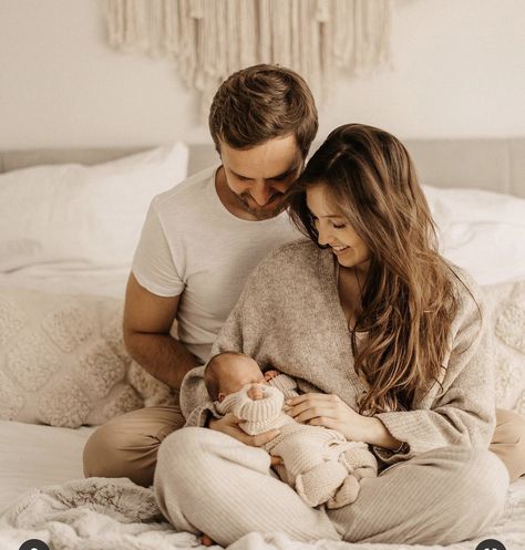 Styled Newborn Photography, In Bed Newborn Photos, Newborn Photo Shoot On Bed, Couch Newborn Photography, 6 Month Nursery Photoshoot, Family Shoot Newborn, Inside Newborn Pictures, Studio Lifestyle Newborn Session, Newborn Family Pictures Bedroom