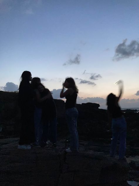 friend group teenagers beach party night dark crazy goofy friends aesthetic Left Out Of The Group Photo, Group Aesthetic Photos Faceless, Crazy Girls Aesthetic, Diverse Friend Group Aesthetic Faceless, Goofy Friends Aesthetic, Out At Night With Friends, Friend Group Aesthetic Faceless, Crazy Girl Aesthetic, Left Out Of The Group