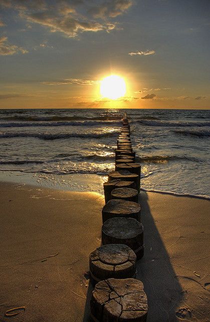 Pier Path to the Sea ~ Photography by Luzzzelmann - very cool - I've never seen one quite like that Belle Nature, Jolie Photo, Alam Semula Jadi, Beautiful Sunset, Belle Photo, Beach Life, Sunrise Sunset, Beautiful Beaches, Beautiful World