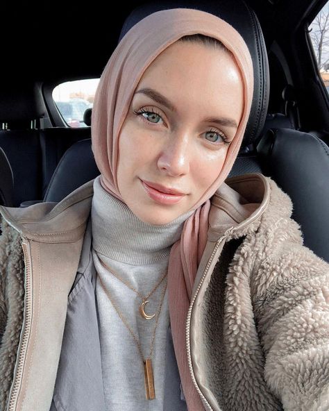 How to Wear a 😷 Medical Mask with Hijab!🧕 (Best Trick) | Jess – JVeil 🇨🇦 #FaceMask #Hijab #WorldHijabDay #Islam #Muslimah #HijabStyle #Jess #JVeil Hijab Fashion, Hair, Medical Mask, Medical Masks, Put On, Face Mask, Medical, Mask, How To Wear