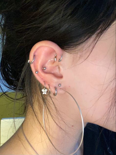 Piercing Setup Ear, Ear Piercing Ideas Grunge, Silver Ear Piercings Aesthetic, Triangle Ear Piercing, Silver Piercings Ear, Piercing Set Up, Ear Piercing Ideas Silver, Peircings Earring Ideas, Stretched Ears Aesthetic