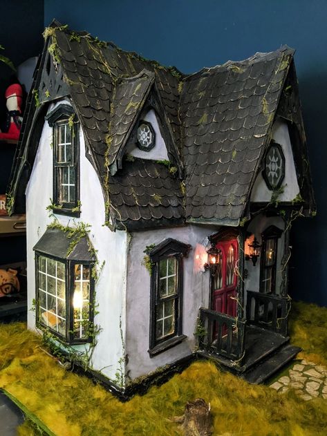 Haunted Dollhouse Sept '20 - Imgur Diy Haunted House From Dollhouse, Haunted Doll House Diy, Haunted Dollhouse Diy, Spooky Dollhouse Diy, Goth Dollhouse, Doll House Haunted House, Haunted Dollhouse Diy Ideas, Doll House To Haunted House, Miniature Haunted House