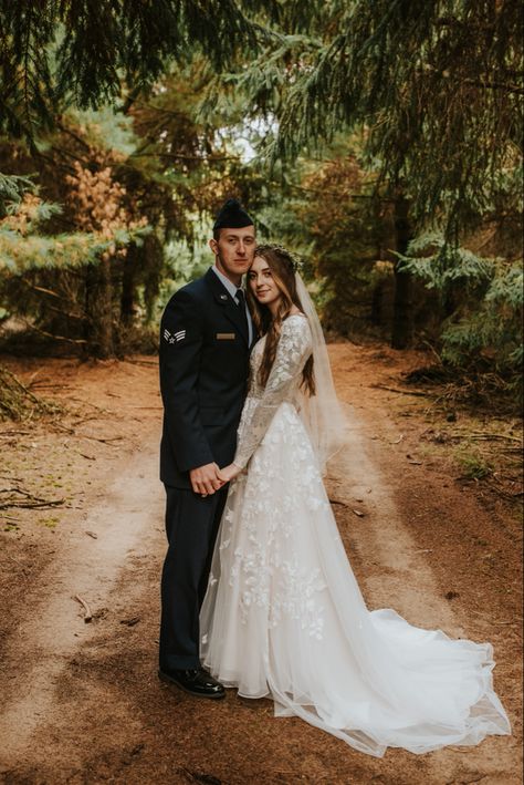 Air force wedding in michigan. Photo credit: Lexi Hampton (lextakepics) Military Wedding Air Force, Airforce Wedding Pictures, Air Force Wedding Ideas, Air Force Wedding, Airforce Wife, Lover Girl, Military Wedding, Fall Styles, Wedding Fall