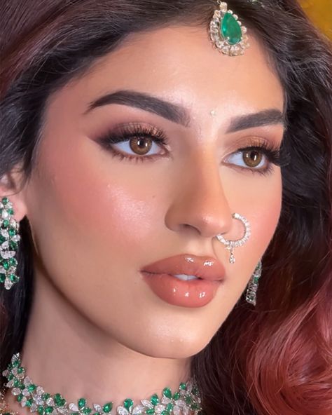 Cherry Deol (@makeupbycherryy) • Instagram photos and videos Makeup For Pakistani Wedding, Indian Wedding Makeup Simple, Wedding Indian Makeup, Soft Glam Makeup Indian Bride, Desi Wedding Makeup Natural, Peach Makeup Look Indian, Shadi Makeup Looks, Soft Indian Bridal Makeup, Desi Wedding Guest Makeup