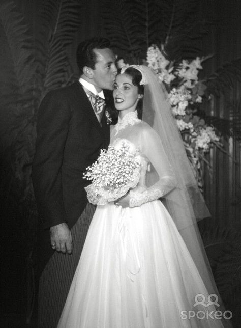 Pier Angeli- 1954 Chic Vintage Bride, Look Gatsby, Chic Vintage Brides, Vintage Brides, Vintage Wedding Photos, Beautiful Beach Wedding, Boho Wedding Dress Lace, Wedding Gowns Vintage, Bride Gowns