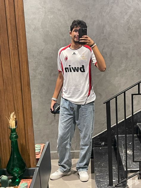 Footballer Outfit Men, Guys Streetwear Outfits Summer, Soccer Style Outfits Men, Retro Soccer Jersey Outfit Men, White Football Jersey Outfit, Jersey Outfit Men Soccer, Soccer Jersey Fits Men, Aesthetic Football Jersey, How To Style Soccer Jersey