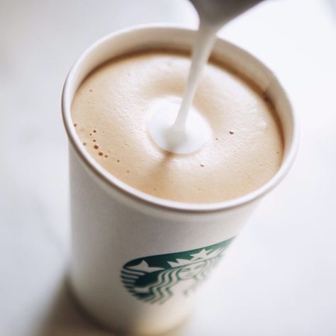 8 Starbucks Secrets To Know The Next Time You Stop In Starbucks Hot Coffee Orders, Starbucks Hot Coffee Drinks, Starbucks Hot Coffee, Starbucks Flat White, Peppermint Mocha Frappuccino, Best Starbucks Coffee, Best Starbucks Drinks, Hot Coffee Drinks, Starbucks Hacks