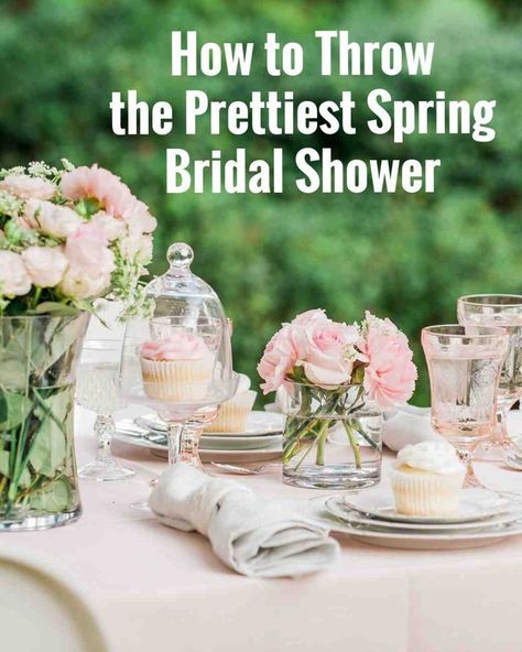 Spring Bridal Shower Decorations, Bridal Brunch Decorations, Bridal Shower Themes, Backyard Bridal Showers, Outdoor Bridal Showers, Bridal Shower Menu, Brunch Inspiration, Shower Tips, Brunch Decor