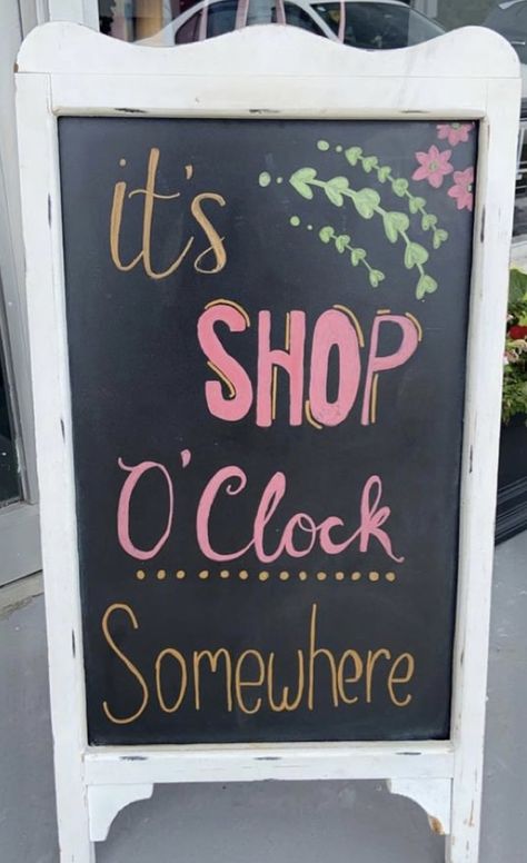 Open Signs Ideas Business Store Fronts, Boutique Sign Board Design, Clothing Store Chalkboard Sign Ideas, Small Business Store Front Ideas, Boutique Signs Ideas Store Fronts, Cow Signs, Dylan Core, Boutique Signs, Vintage Booth Display