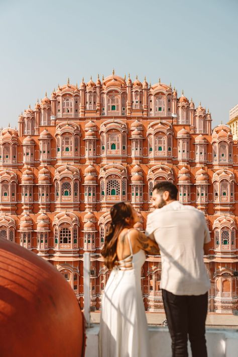 The Ultimate 3 Day Jaipur Sightseeing Itinerary - Finding Jules Hawa Mahal Photoshoot, Patrika Gate Jaipur Couple Photography, Anniversary Trip Outfits, Hawa Mahal Photography Poses, Hawamahal Jaipur Photography, Hawa Mahal Aesthetic, Jaipur Wedding Aesthetic, Hawa Mahal Photography, Fort Poses