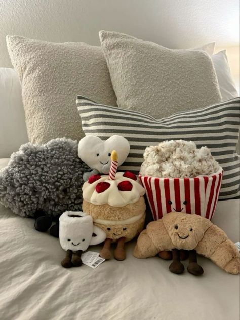 Cute Stuffies Aesthetic, Christmas Aesthetic List, Jellycat Collection Display, Jelly Cat Croissant, Jelly Cat Stuffed Animals Aesthetic, Popcorn Jellycat, Jellycats Cute, Coffee Jellycat, Cloud Jellycat