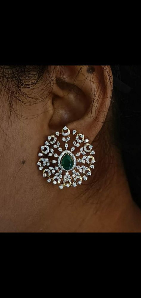 Diamond Studs Indian Traditional, Gold Jewellery Model Photography, Big Diamond Stud Earrings, Dimond Jumkis, Big Studs Earrings Indian, Ear Studs Indian Gold, Ear Rings For Women In Gold, Diamond Jhumkas Indian, Diamond Studs Indian