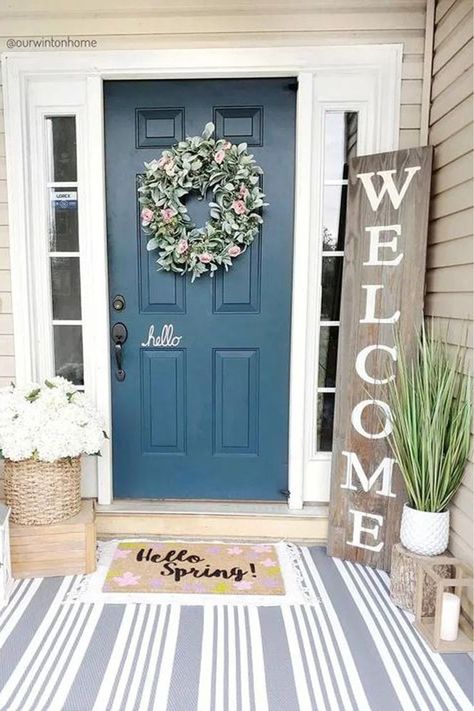 31 Fall Front Porch Decor Ideas Small Porch Decorating, Home Gym Garage, Summer Porch Decor, Spring Porch Decor, Summer Front Porches, Farmhouse Doors, Front Door Porch, Summer Porch, Casa Exterior