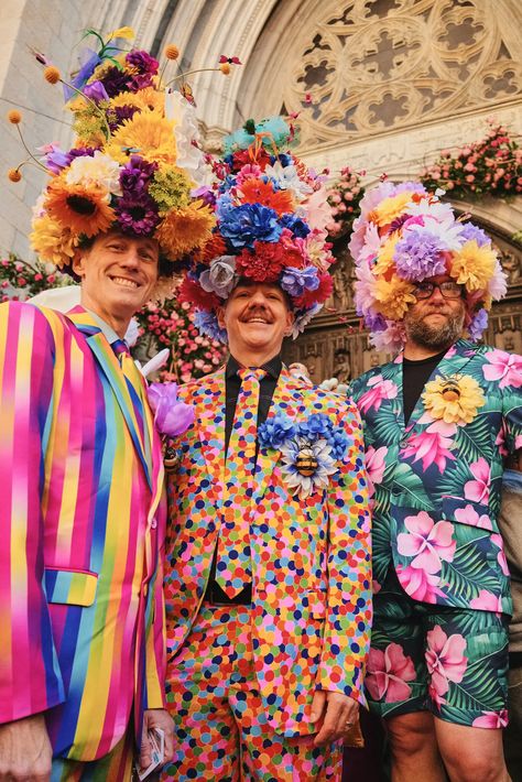 Photos: Street Style at the Easter Parade and Easter Bonnet Festival - The New York Times Easter Parade Outfit, Easter Hat Parade, Manhattan Fashion, Easter Bonnets, Pink Flower Crown, Easter Hat, Easter Fashion, Exclamation Point, Easter Hats