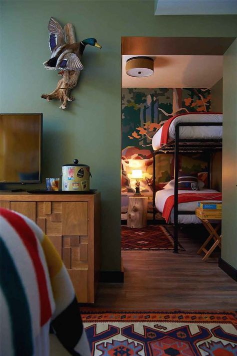 Camp Wandawega Style, Themed Hotel Rooms, Camp Wandawega, Retro Lounge, Vintage Cabin, Camp Style, Cabin Interiors, Camping Decor, Vintage Camping