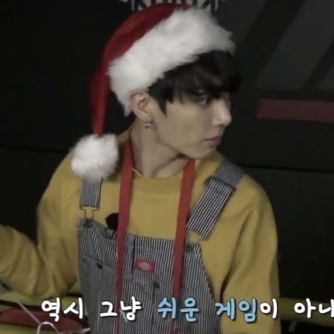 Jungkook Christmas Icon, Christmas Eve Pictures, Bts Christmas, Icons Bts, Kpop Couples, Christmas Icons, Jungkook Cute, Low Quality, Dear God