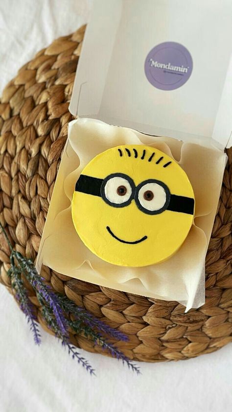 Minion Bento Cake, Bento Cake Boy, Bento Cake For Boys, Minion Cake Design, Birthday Candle Photography, Simple Birthday Cake Designs, Bakery Instagram, Cake Bento, Birthday Brownies