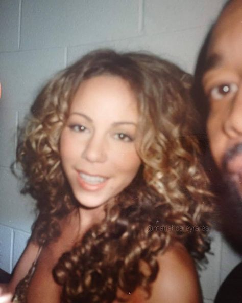 Mariah Carey Rare Pictures 🦋 on Instagram: “Mariah at the Essence Awards, #1998 . Invented selfies 💖 ♡ FOLLOW @MARIAHCAREYRARES FOR MORE RARE PICTURES OF MARIAH CAREY 💖 #mariahcarey…” Mariah Carey Curly Hair, Mariah Carey Rare, Mariah Carey Hair, Mariah Carey 1990, Mariah Carey Pictures, Rare Pictures, Music Album Cover, Mariah Carey, Makeup Inspiration