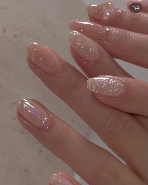 Christmas Nails Glitter, Outfit Wallpaper, Minimal Nails Art, August Nails, Graduation Nails, Hello Nails, Pinterest Nails, Hairstyle Inspo, Minimal Nails