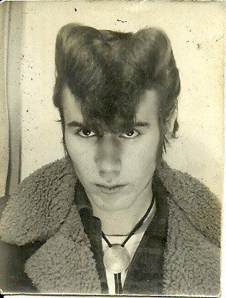 1978 - 1979   Teddy Boys Paris Teddy Boy Style, Teddy Boy Hair, Teddy Boys 1950s, Boys Leather Jacket, Teddy Boy, Rocker Boy, Masc Fashion, Gang Culture, Teddy Girl