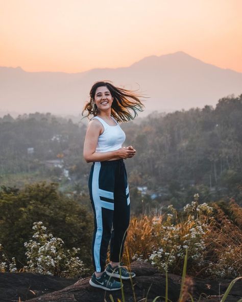 Such a beautiful sunset with the view of the Banasura peak in Wayanad! I did a little sunset hike last evening and I think spice plantations with sunset hikes are a must in this part of Kerala ☺️ Have you been to Kerala or is it on your list? . . #keralatourism #kerala #indiantravelblogger #indianyoutuber #indian #travelgirl #traveloutfits #tanyakhanijow #Wayanad #sunset #sunsetlovers #50mm #50mmphotography #southindiatrip #keralagram Travel Outfits Women, Kerala Trip, 50mm Photography, Kerala Travel, The Marvels, Trip Outfits, Photoshoot Themes, Photoshoot Concept, Women Photography Poses